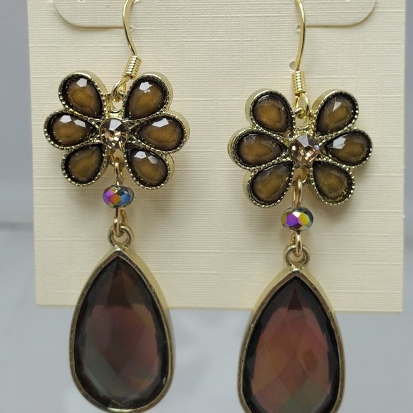 Mystique garnet color tear drop fish hook earring - Picture 4 of 4
